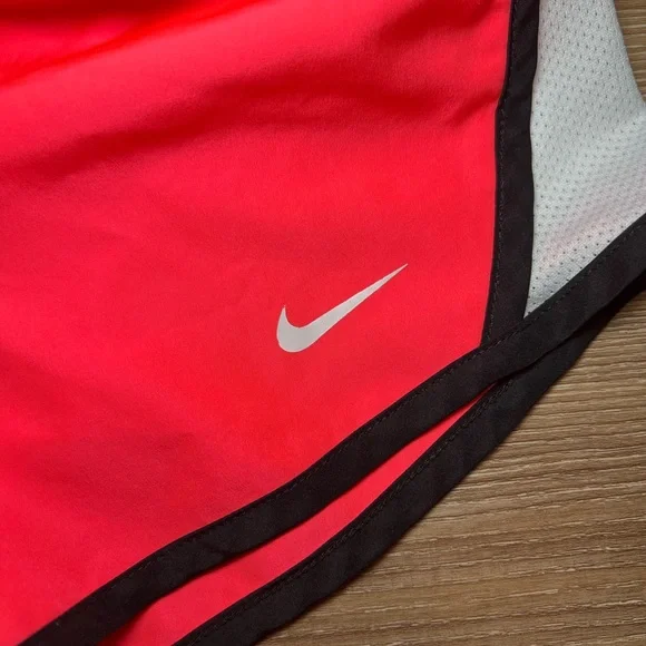 Nike Dri-FIT Girls Running Shorts Size 6 - Picture 8 of 10